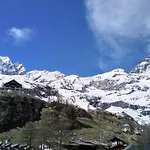 White House Cretax Apartmán