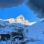 White House Cretax Apartmán *