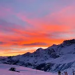 White House Cretax *